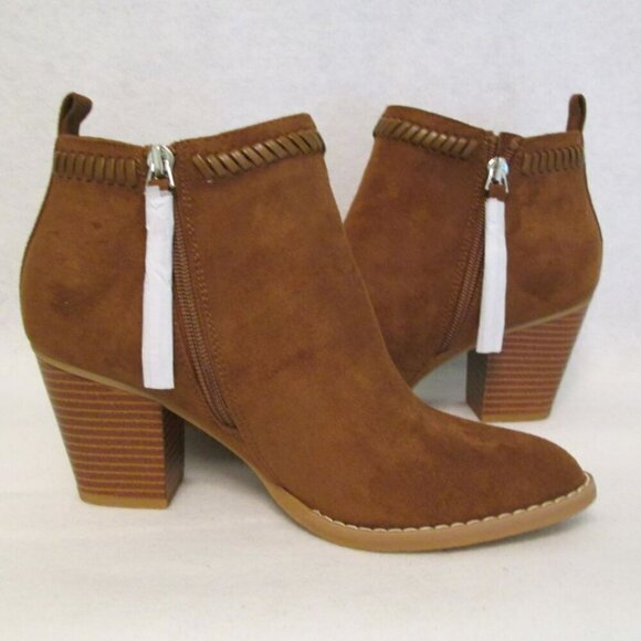 NWOT DV8 Dolce Vita Jace Brown Faux Suede Ankle Bootie -7M - Picture 3 of 13